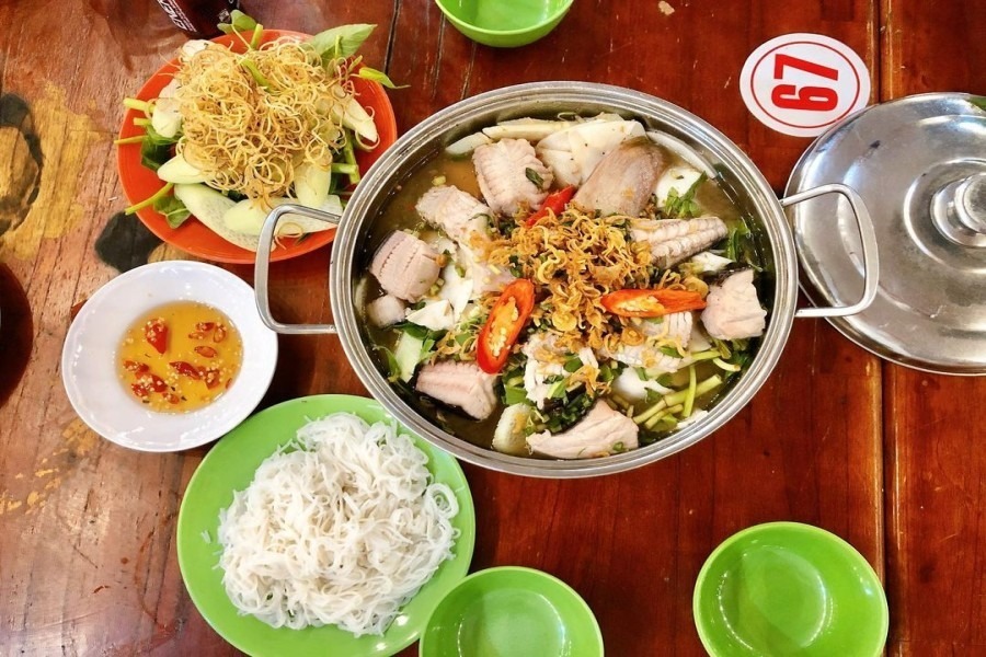 Thành phẩm là bát canh cá đuối nấu canh chua thơm ngon, hấp dẫn.