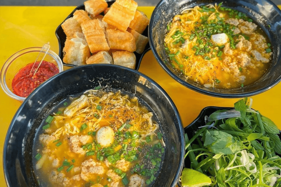 Bánh canh Hà Lan tại số 126 Lê Hồng Phong, thị xã Buôn Hồ.