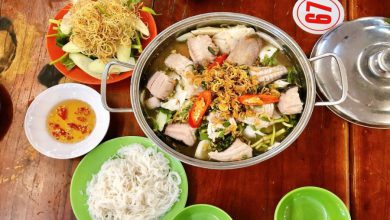 Thành phẩm là bát canh cá đuối nấu canh chua thơm ngon, hấp dẫn.